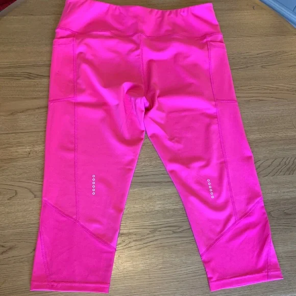 Hot pink Capri leggings with two pockets - Picture 2 of 4